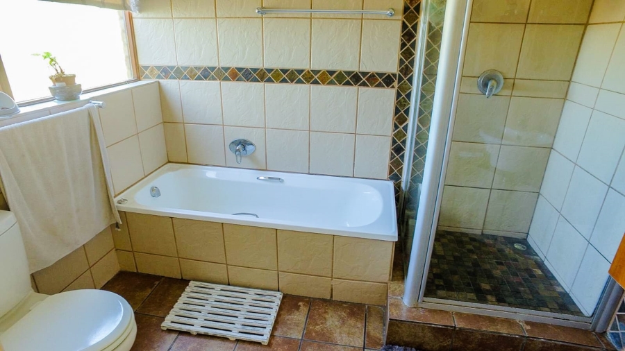 4 Bedroom Property for Sale in Wavecrest Eastern Cape